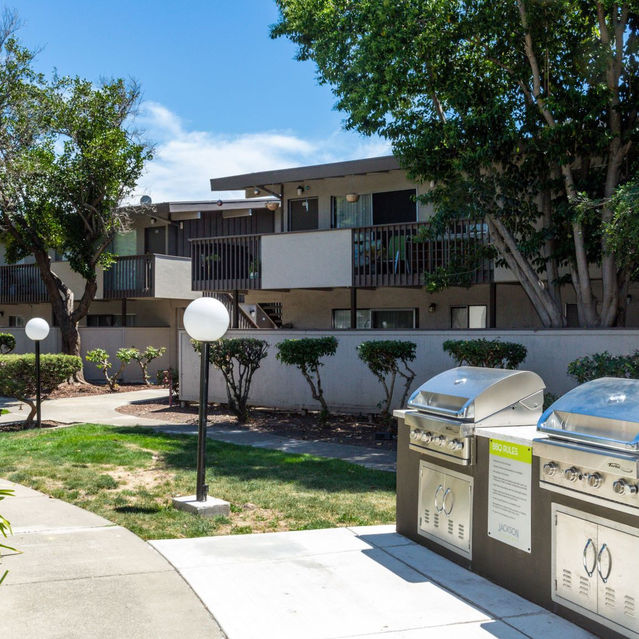 Hayward, CA Apartments Jackson Flats Residents