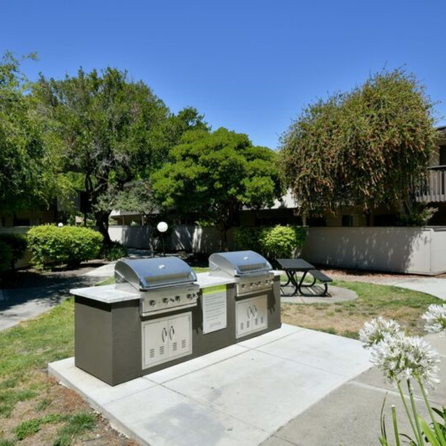 Hayward, CA Apartments Jackson Flats Residents